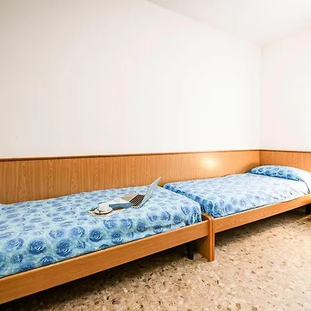 Aurora A B, Apartament *