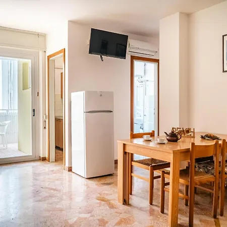 Aurora A B, Apartament *